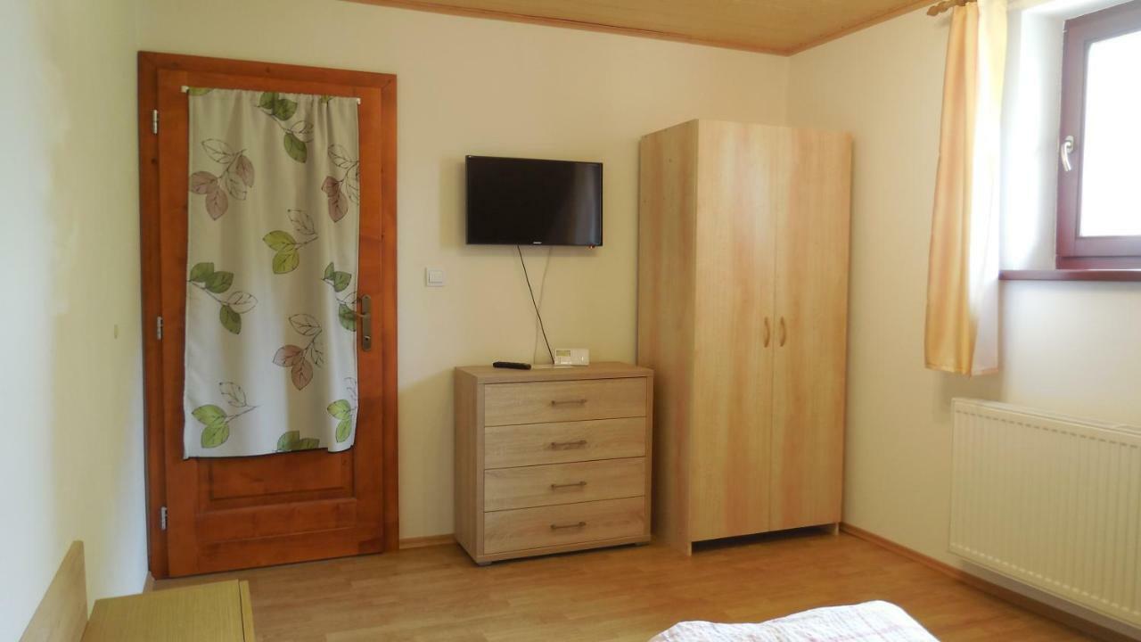 Privat Pod Kostolom - Ubytovanie Valča Exteriér fotografie